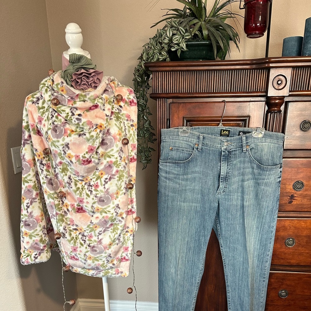 Men’s Lee Regular Fit Blue Jeans - Excellent Gently Used - 36”x30”